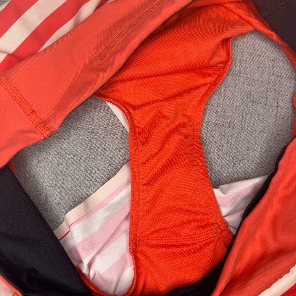 Lululemon Run Light As Air Short Fearless Red Waldo Stripe 2012 Seawheeze Size 8 - Picture 11 of 11